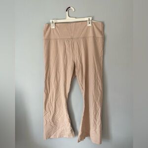 aerie Nude/Taupe Capris